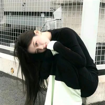 年轻女子